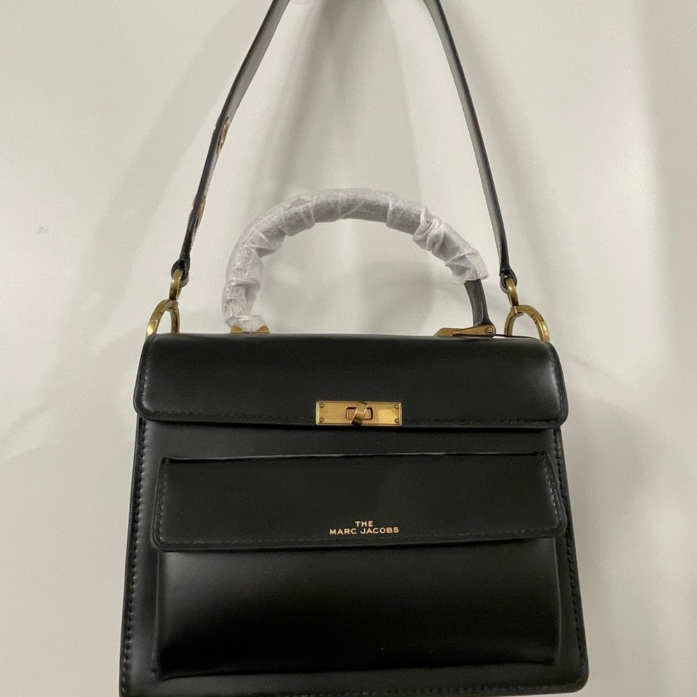 Marc Jacobs shoulder bag. NWT. Black leather. Red Canvas interior.